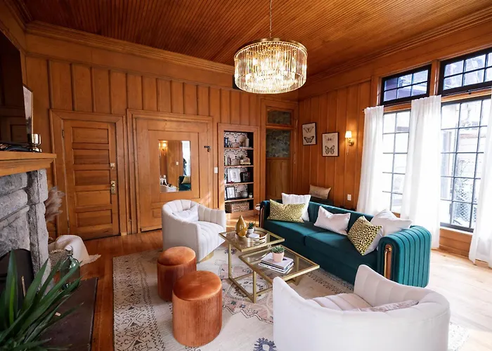 Docs Place Historic Jewel In Downtown Sophisticated Elegance *