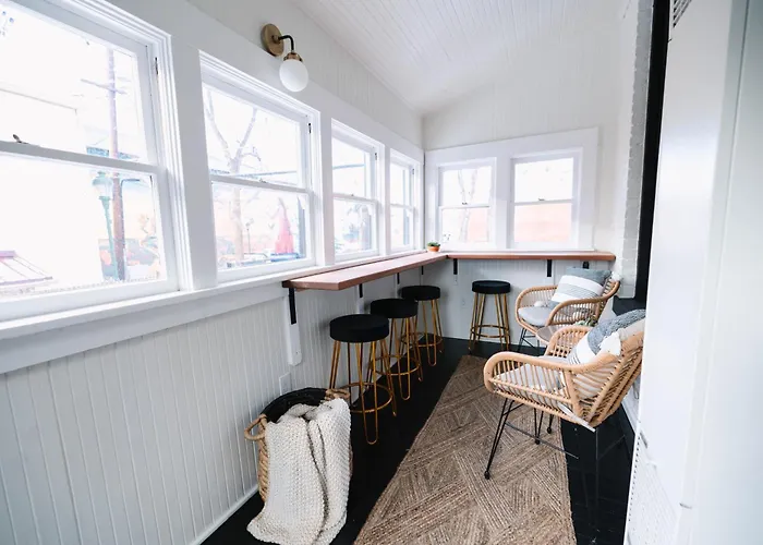 Docs Place Historic Jewel In Downtown Sophisticated Elegance Apartment *