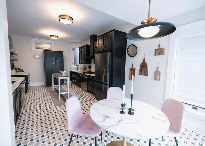 Docs Place Historic Jewel In Downtown Sophisticated Elegance Apartment